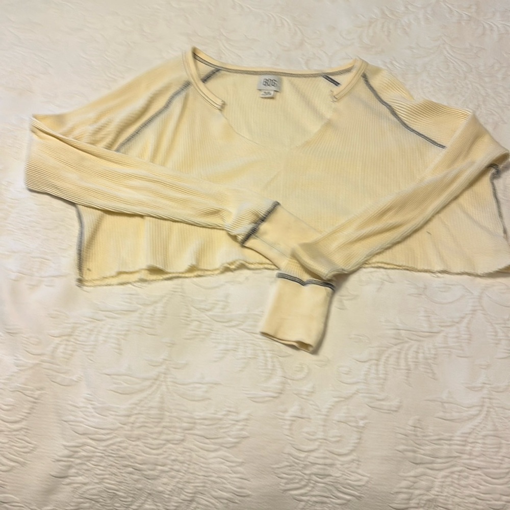 Women’s size medium BDG cropped waffle long sleeve shirt